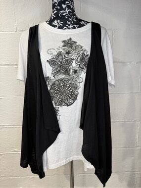 Cocomo Woman Plus 2X Boho Floral Graphic Tee & Black Draped Vest Set